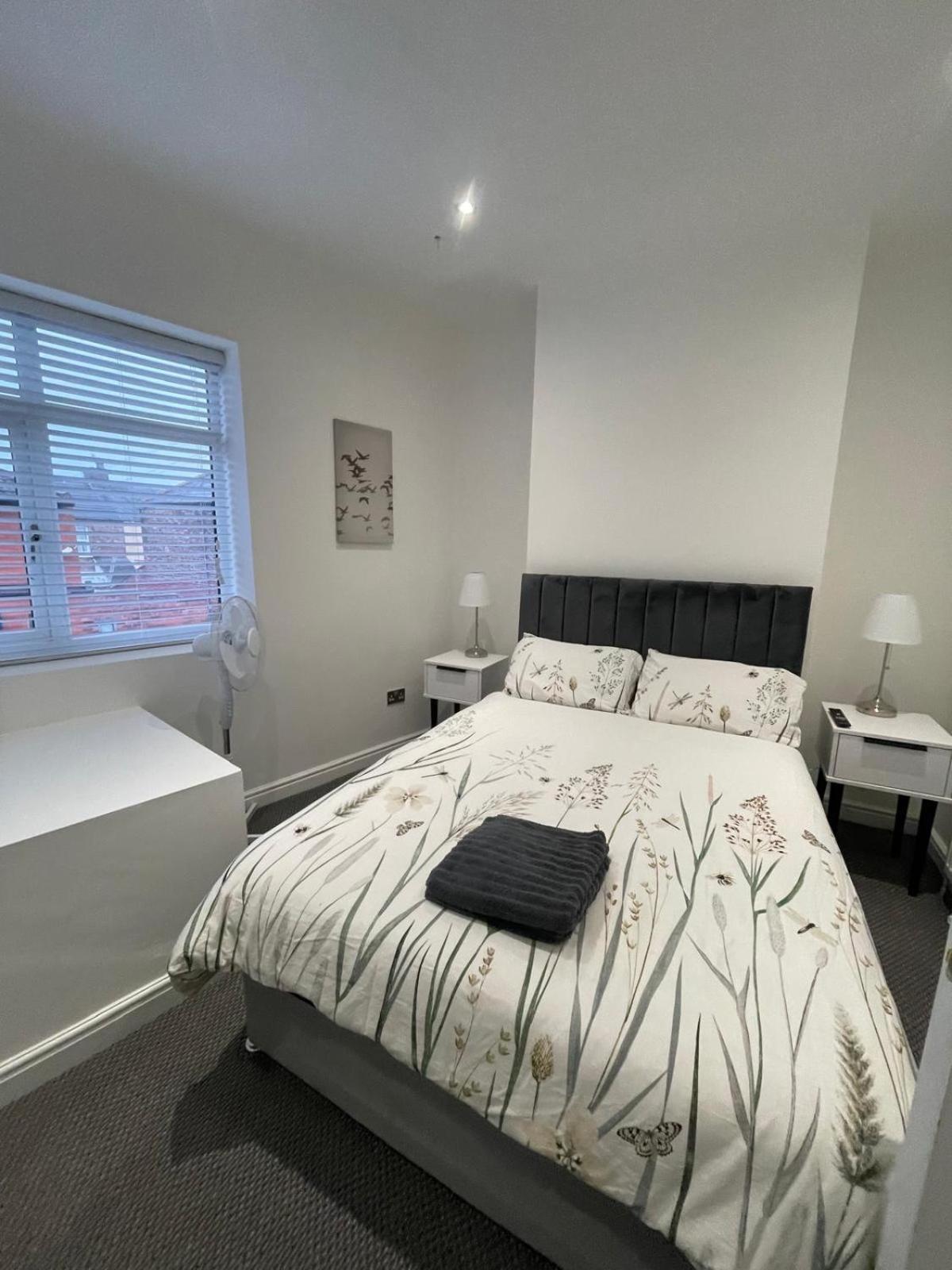 Spacious 2 Bedroom Apartment Liverpool Eksteriør billede