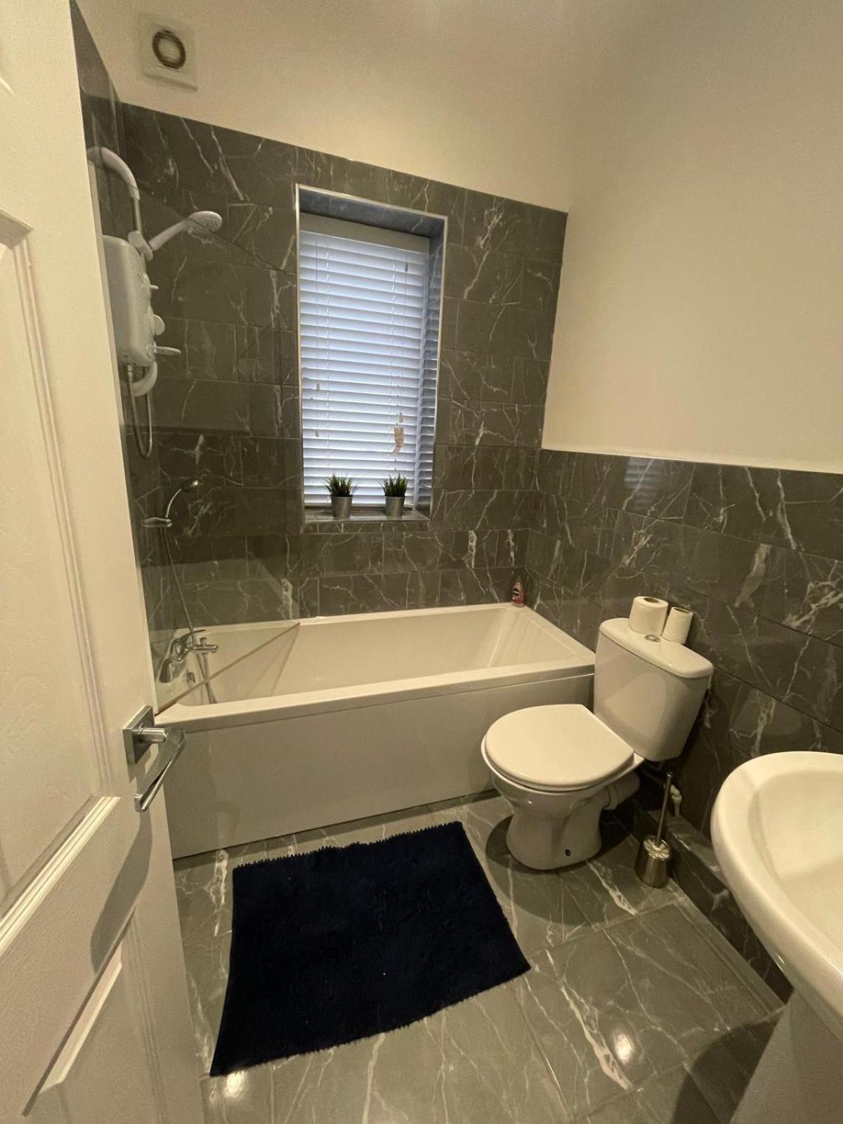Spacious 2 Bedroom Apartment Liverpool Eksteriør billede